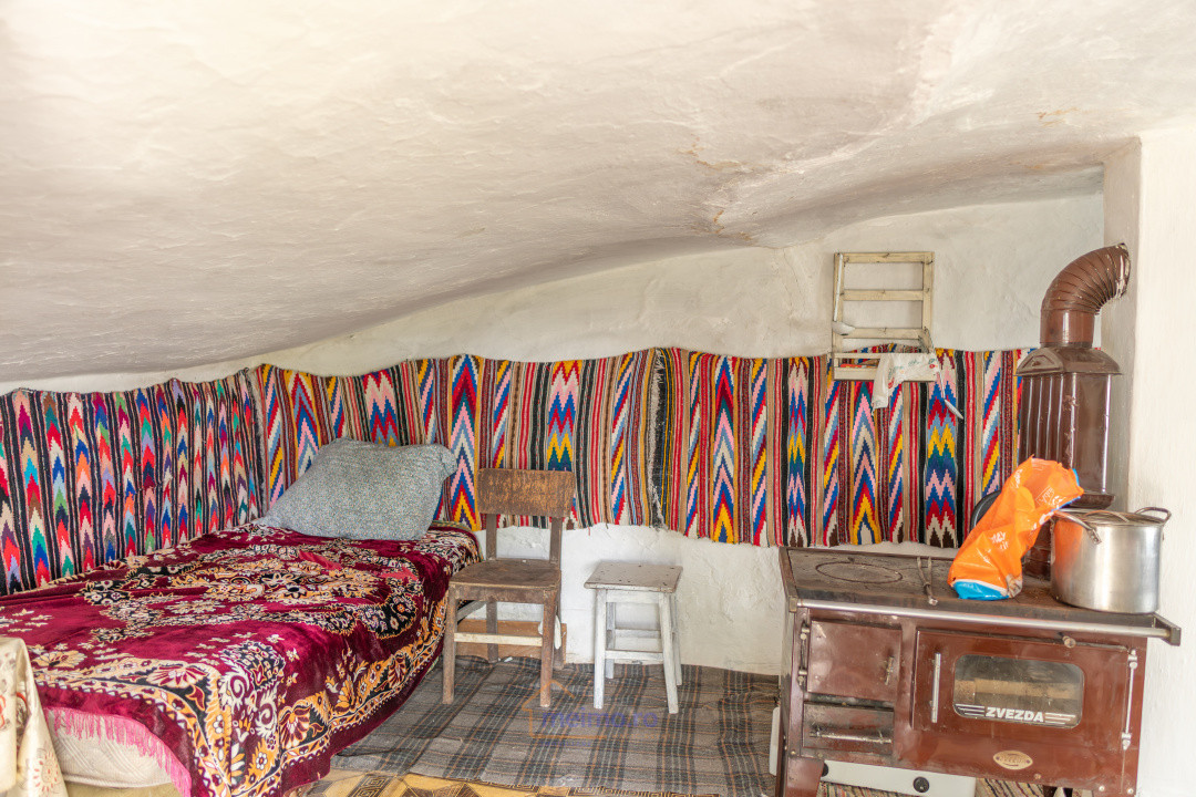 🏡 Casă din chirpici, bucătărie de vară și 1.34 ha de teren, Ardeoani