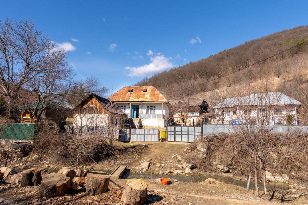 Ai plecat din Solont, dar terenul ăsta de 1737mp te cheamă înapoi