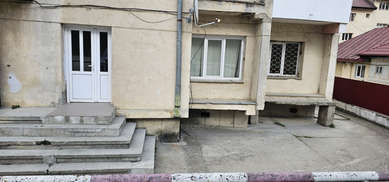 Spatiu comercial Zemes!