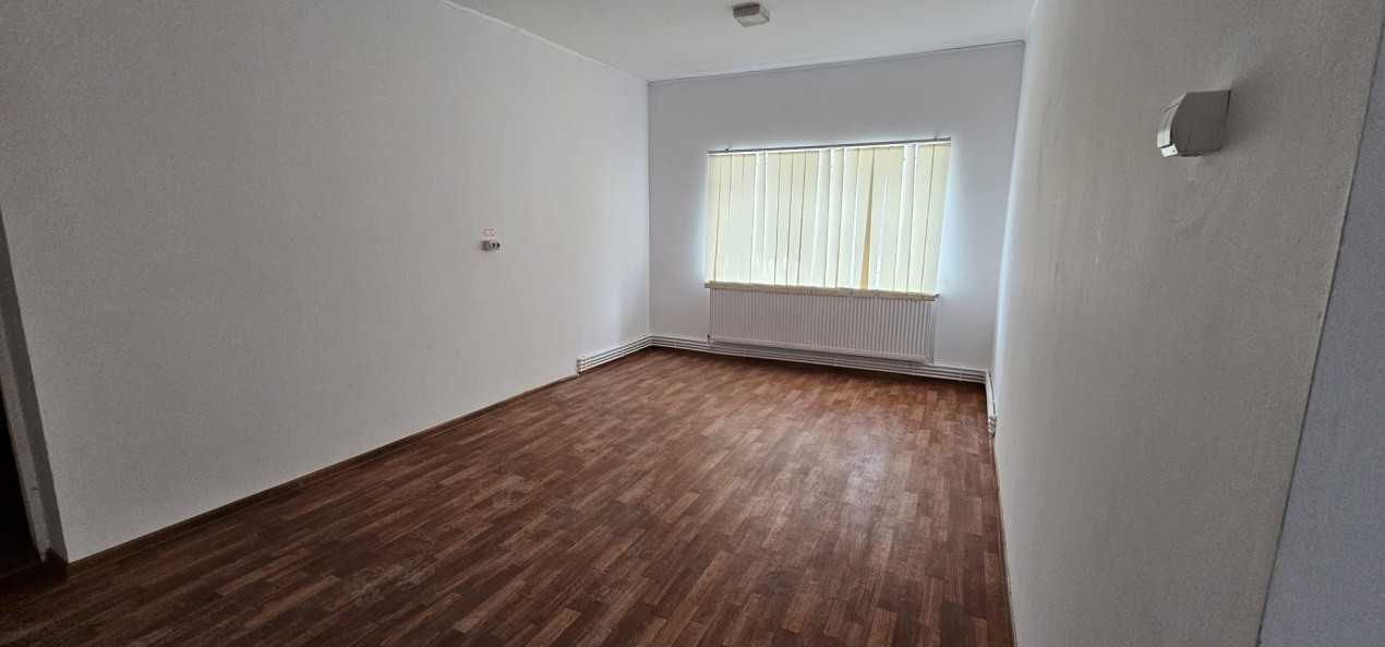 Spatiu comercial Zemes!