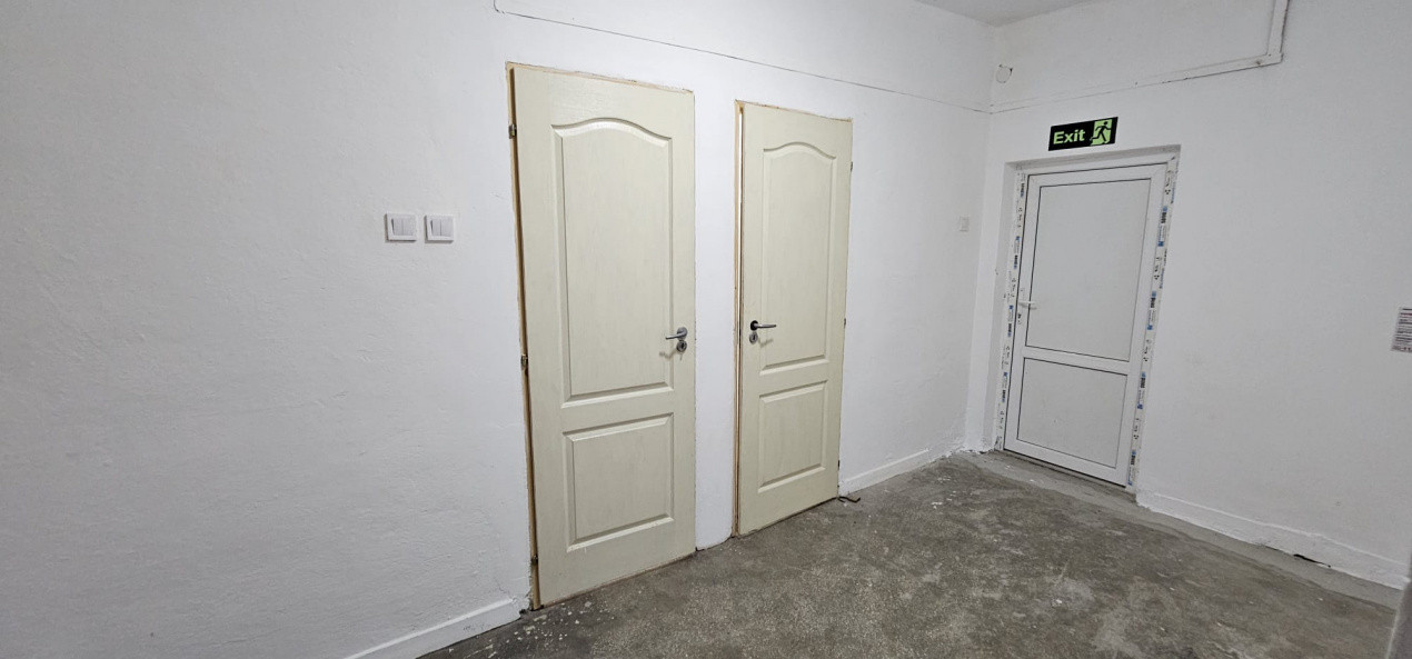 Spatiu comercial Zemes!