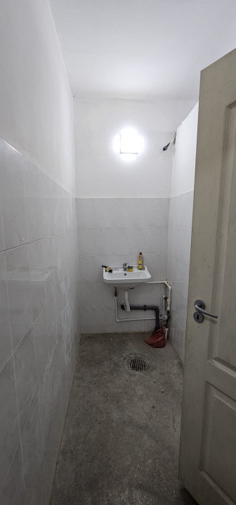 Spatiu comercial Zemes!