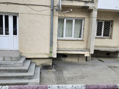 Spatiu comercial Zemes!