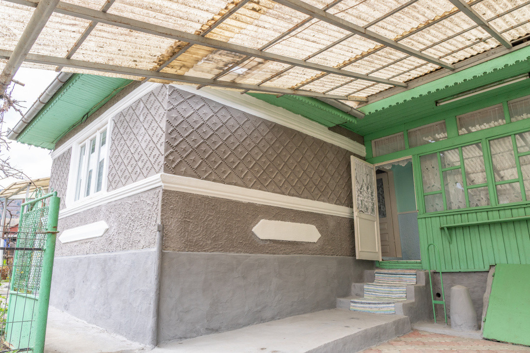 Acasă nu e un apartament. E pe Pietrosu nr. 8, în Zemeș.