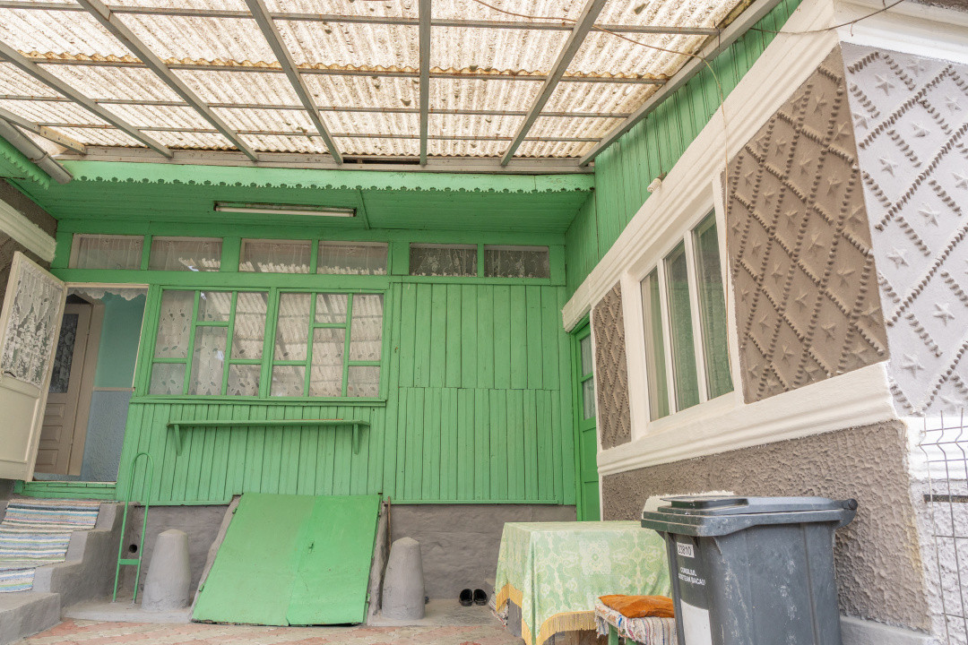 Acasă nu e un apartament. E pe Pietrosu nr. 8, în Zemeș.