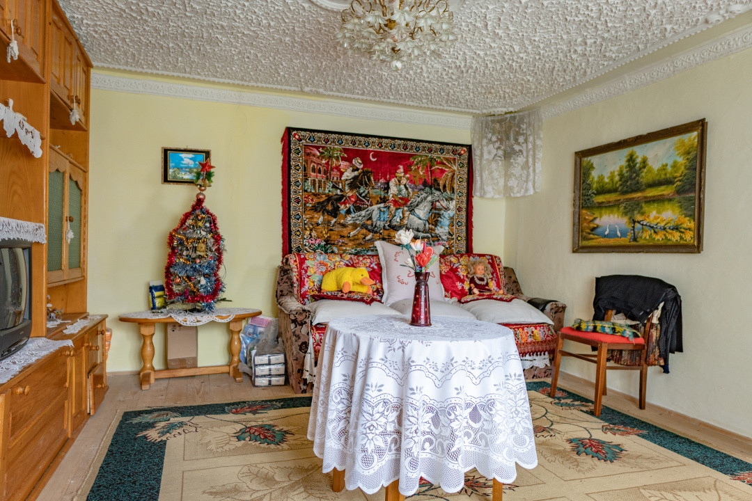 Acasă nu e un apartament. E pe Pietrosu nr. 8, în Zemeș.