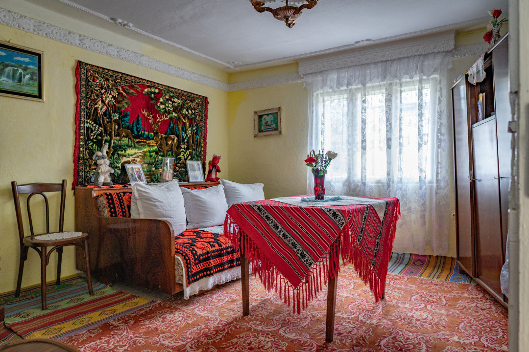 Acasă nu e un apartament. E pe Pietrosu nr. 8, în Zemeș.