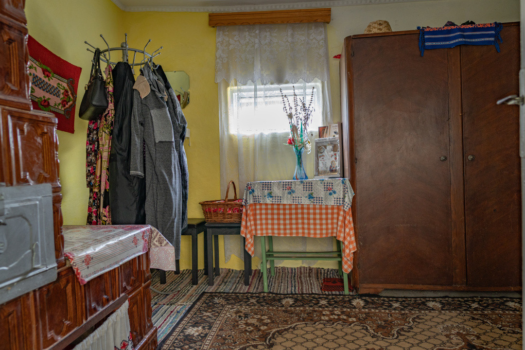 Acasă nu e un apartament. E pe Pietrosu nr. 8, în Zemeș.