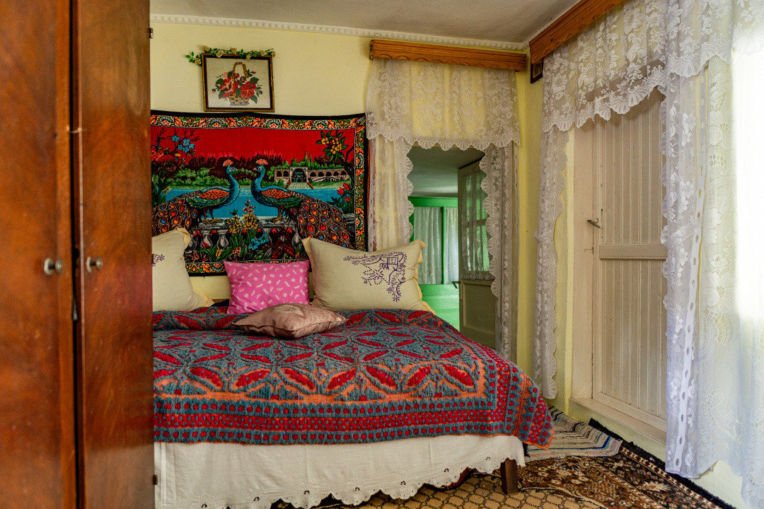 Acasă nu e un apartament. E pe Pietrosu nr. 8, în Zemeș.