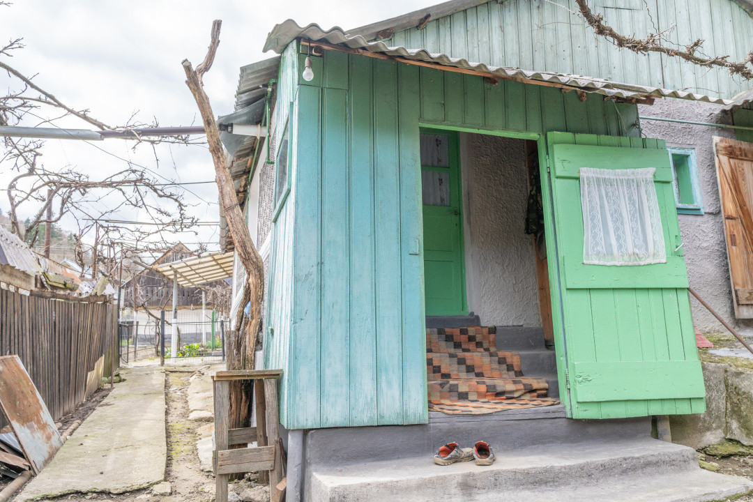 Acasă nu e un apartament. E pe Pietrosu nr. 8, în Zemeș.