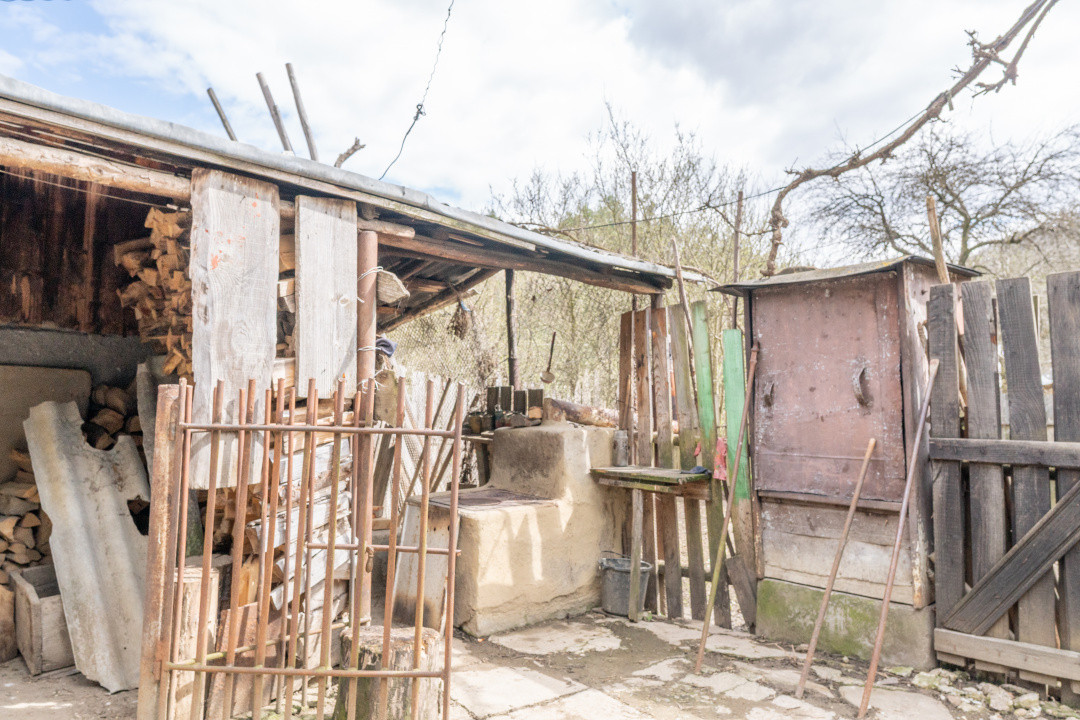 Acasă nu e un apartament. E pe Pietrosu nr. 8, în Zemeș.