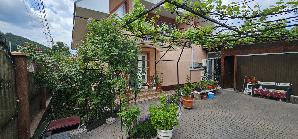 Eleganță, spațiu și confort modern – proprietate premium în Comănești