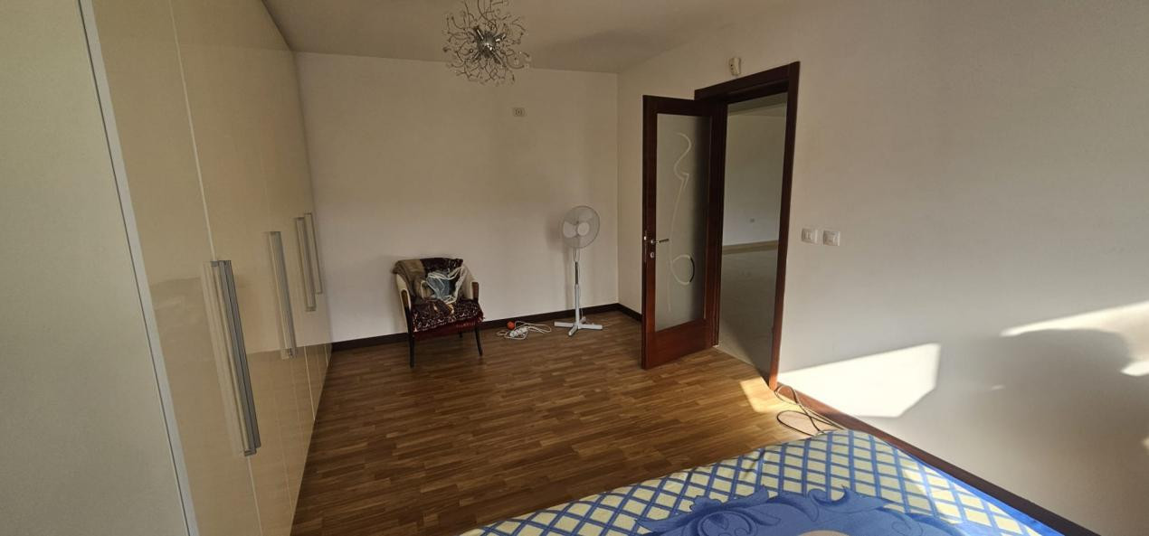 Între liniștea satului și confortul unei vieți frumoase.