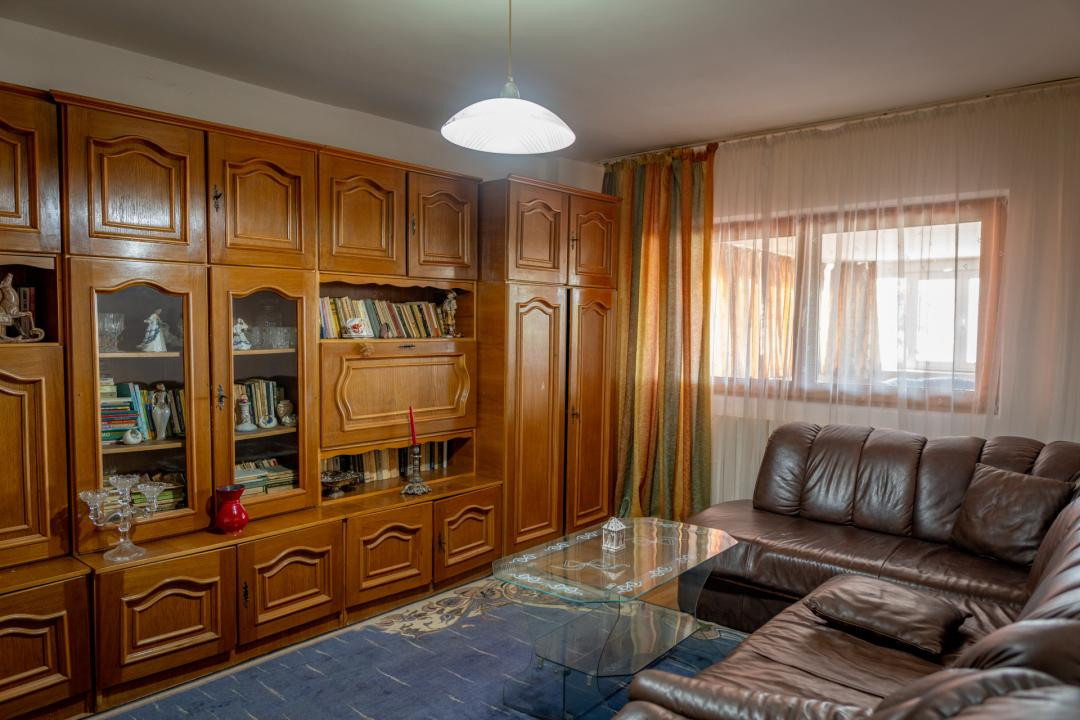 Tânăr, vrei ceva special? Onești, etaj 1, terasă cât o garsonieră.