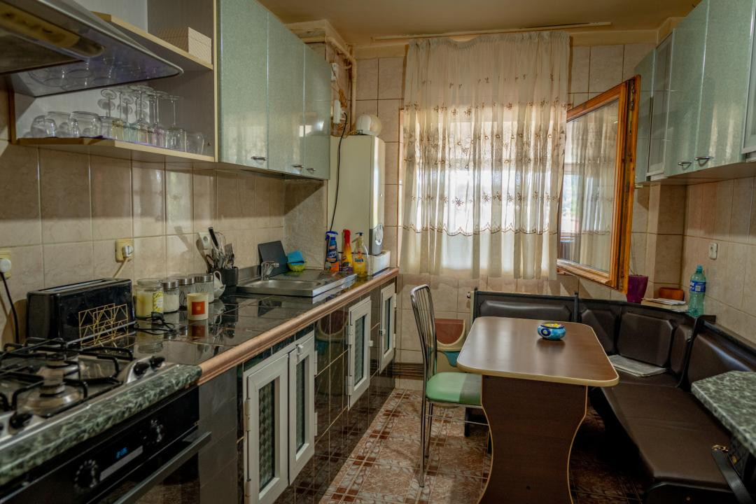 Tânăr, vrei ceva special? Onești, etaj 1, terasă cât o garsonieră.