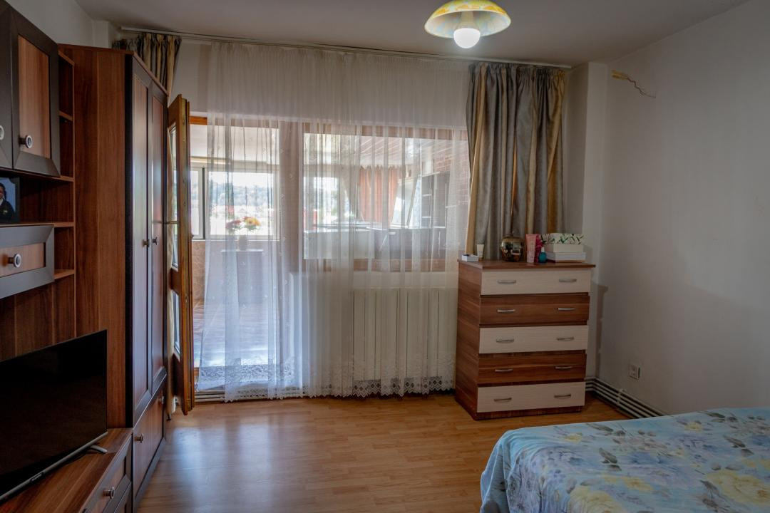 Tânăr, vrei ceva special? Onești, etaj 1, terasă cât o garsonieră.