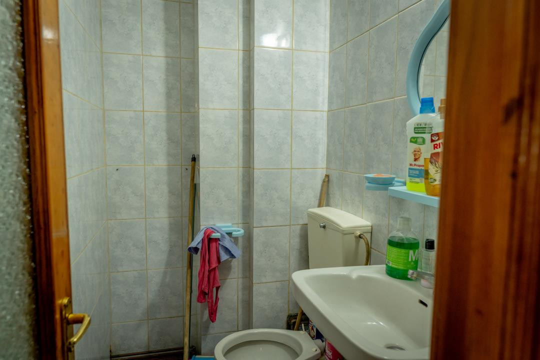 Tânăr, vrei ceva special? Onești, etaj 1, terasă cât o garsonieră.