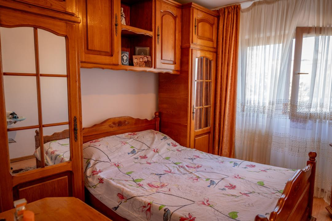 Tânăr, vrei ceva special? Onești, etaj 1, terasă cât o garsonieră.
