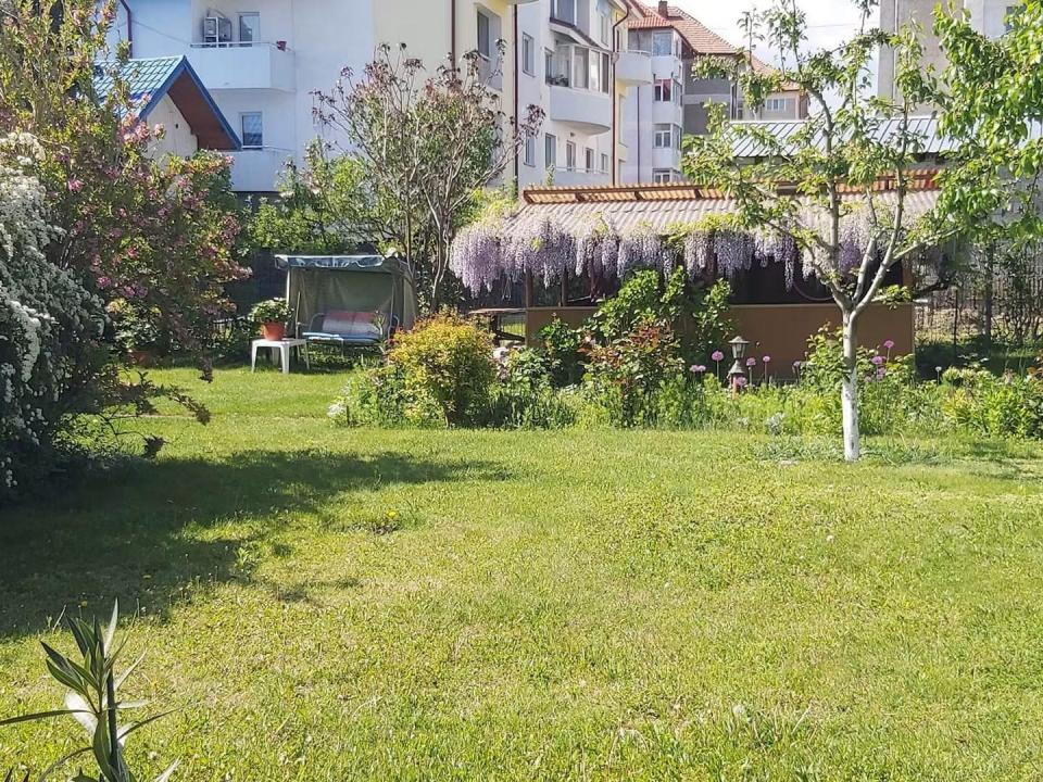O casă cu poveste, teren generos și o cramă din piatră de 60 MP – Moinești