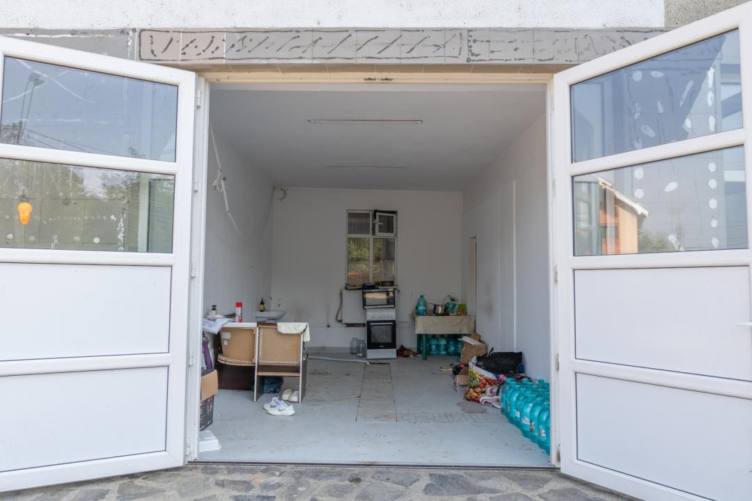 Ansamblu comercial: birou + open space + hală service, curte 550 mp