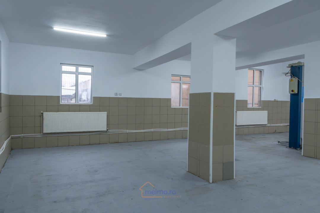 Ansamblu comercial: birou + open space + hală service, curte 550 mp