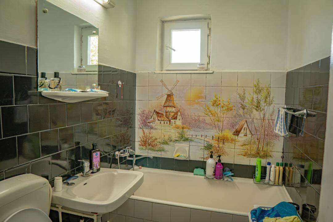 Apartament cu balcon în Moinești, sub 30.000 euro