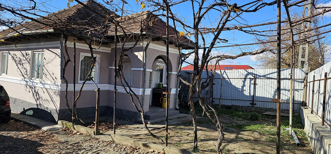 Casa cu 4 camere, teren 1708.30 mp intravilan, zona Vermesti! 