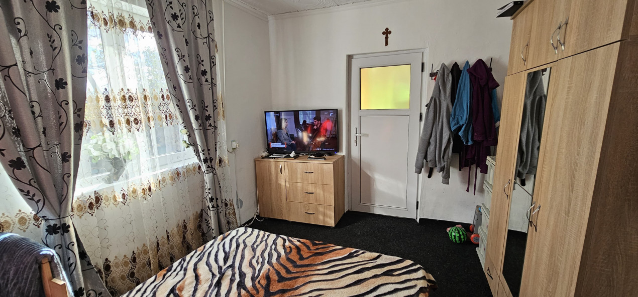 Casa cu 4 camere, teren 1708.30 mp intravilan, zona Vermesti! 