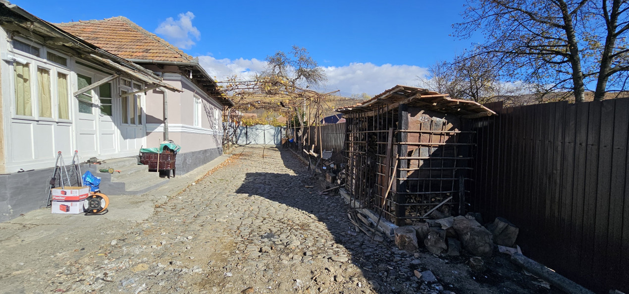 Casa cu 4 camere, teren 1708.30 mp intravilan, zona Vermesti! 