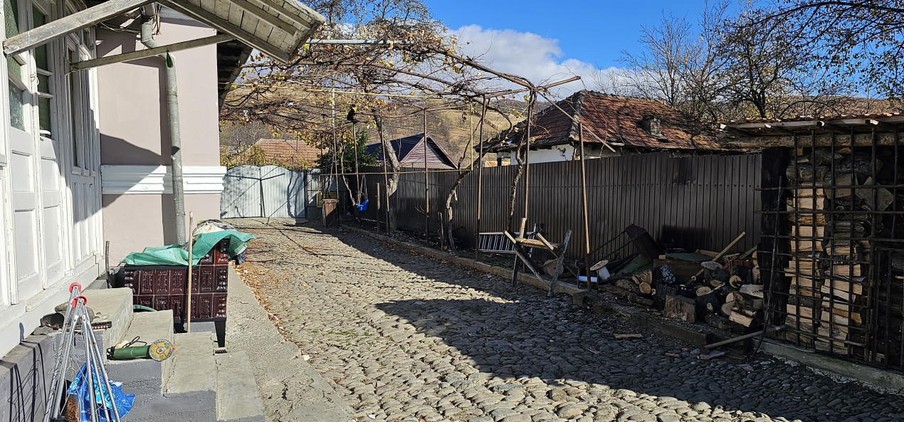 Casa cu 4 camere, teren 1708.30 mp intravilan, zona Vermesti! 