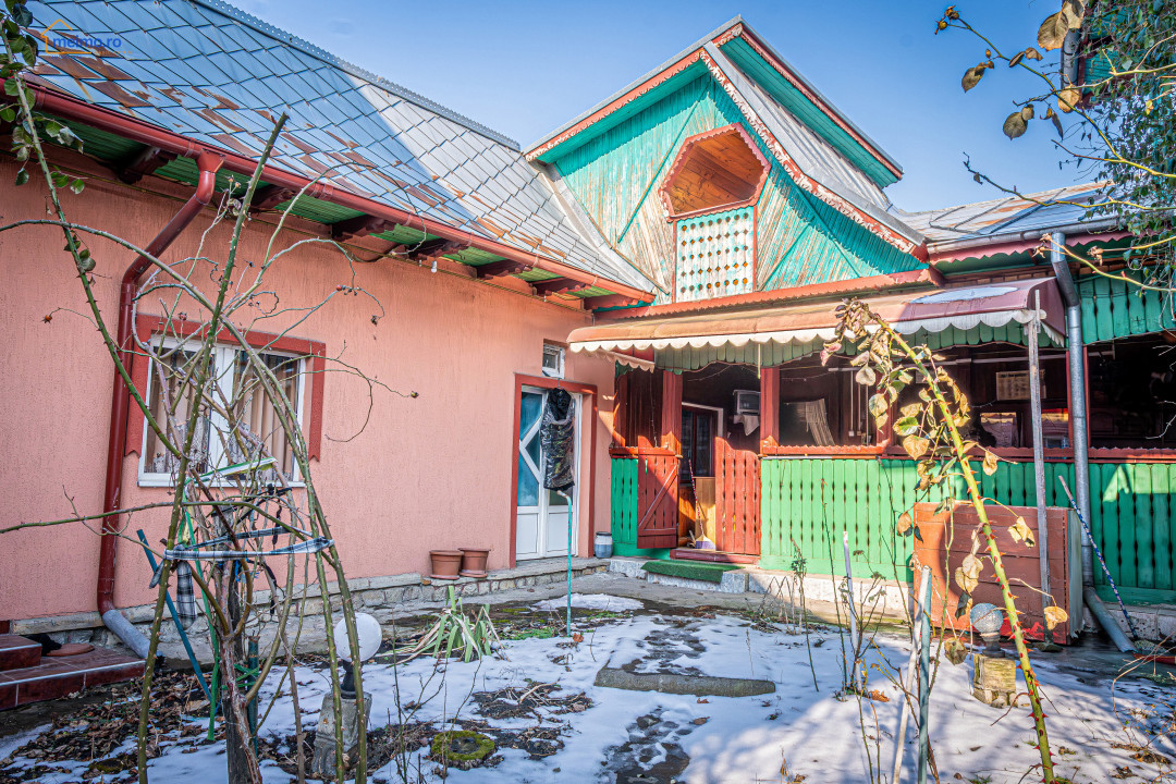 Casa spațioasă din Comănești – locuință pentru familii mari sau sediu de firma?