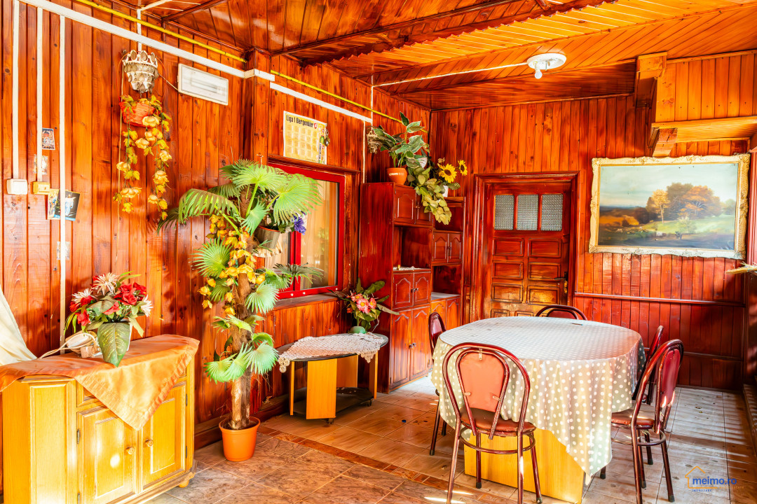 Casa spațioasă din Comănești – locuință pentru familii mari sau sediu de firma?