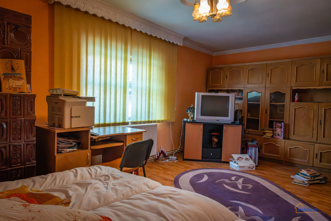 Casa spațioasă din Comănești – locuință pentru familii mari sau sediu de firma?