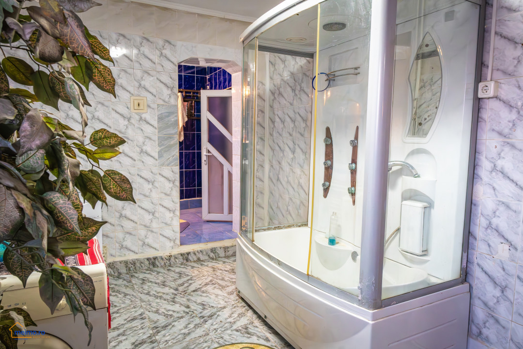 Casa spațioasă din Comănești – locuință pentru familii mari sau sediu de firma?