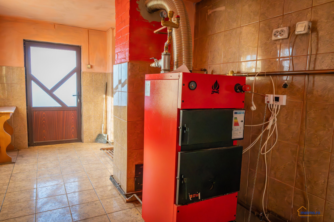 Casa spațioasă din Comănești – locuință pentru familii mari sau sediu de firma?