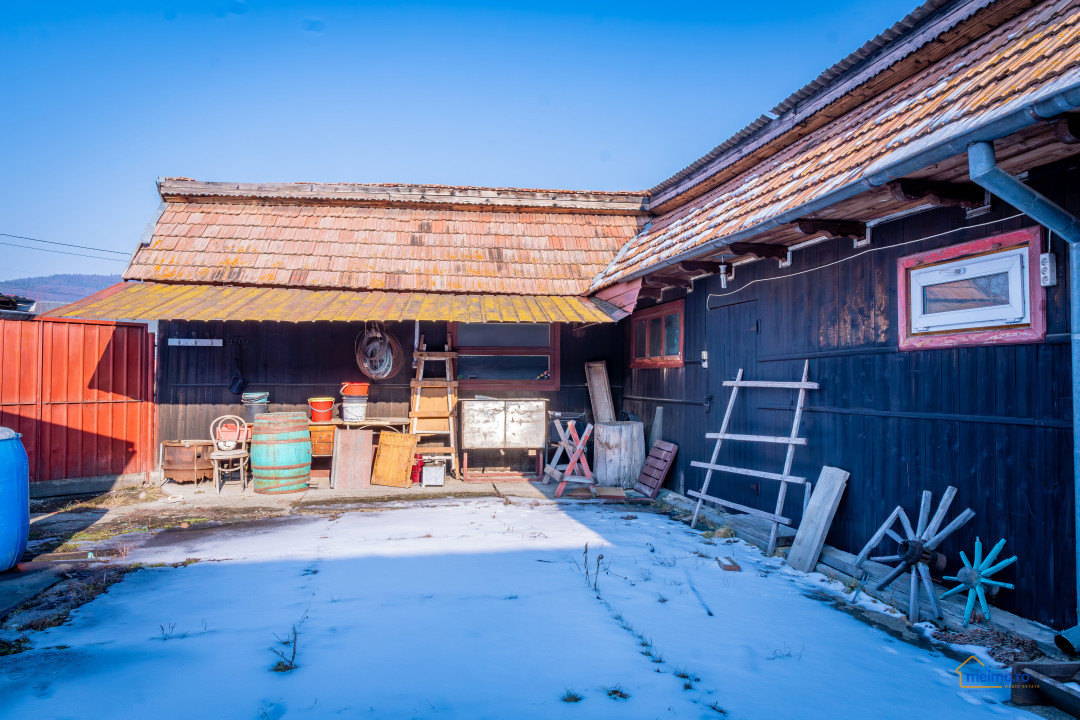 Casa spațioasă din Comănești – locuință pentru familii mari sau sediu de firma?