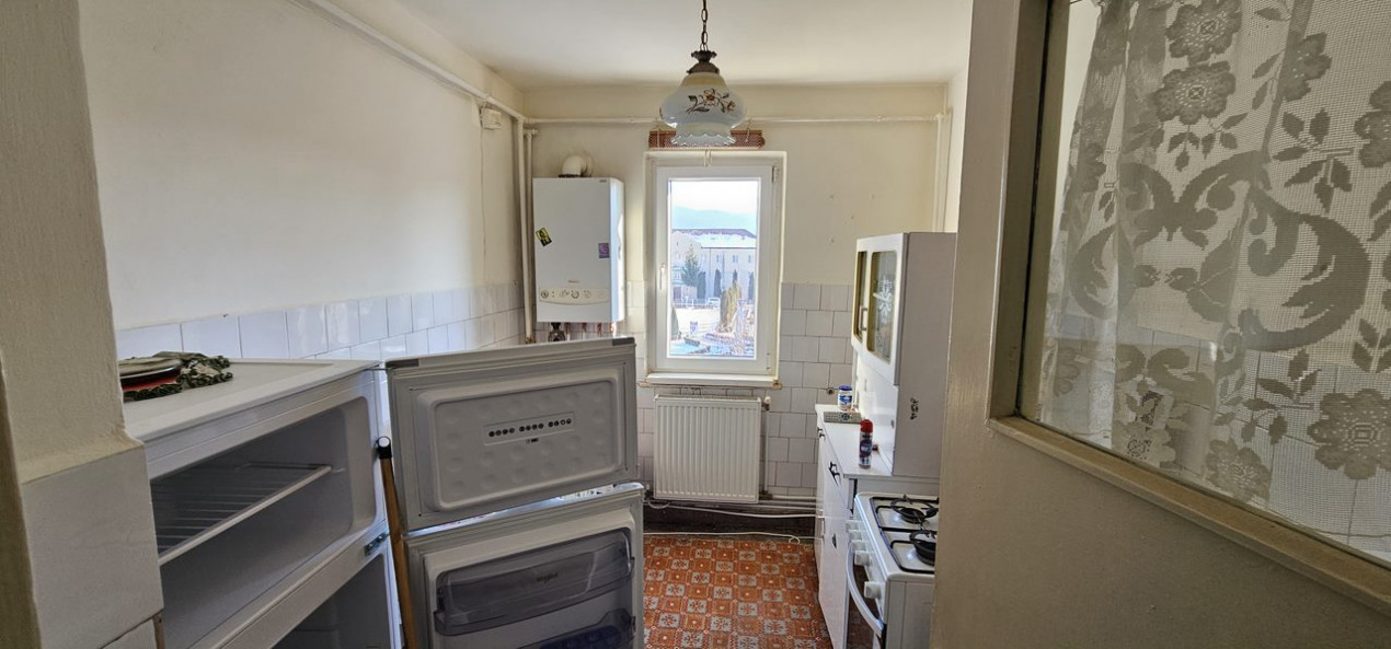 Apartament de 3 camere in Zavoi, aproape de liceu si cu view superb