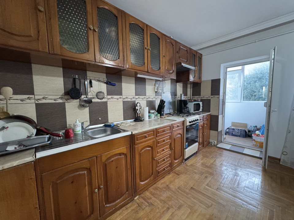 Apartament cu 3 camere calduros, decomandat, 72mp, cu beci si view panoramic