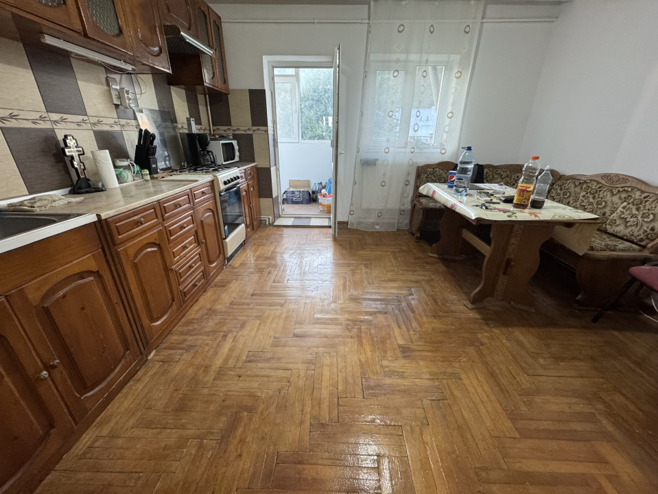 Apartament cu 3 camere calduros, decomandat, 72mp, cu beci si view panoramic