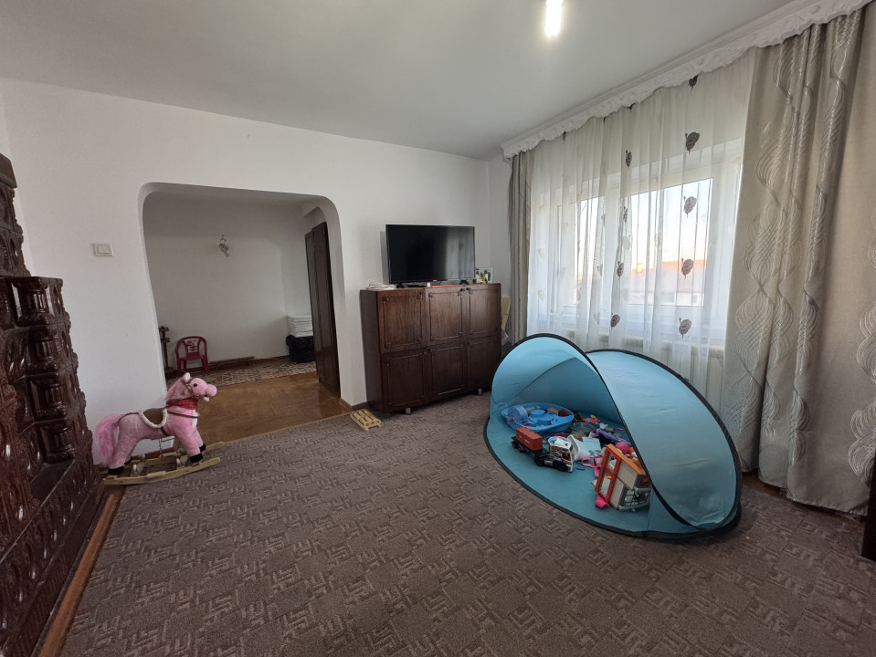 Apartament cu 3 camere calduros, decomandat, 72mp, cu beci si view panoramic