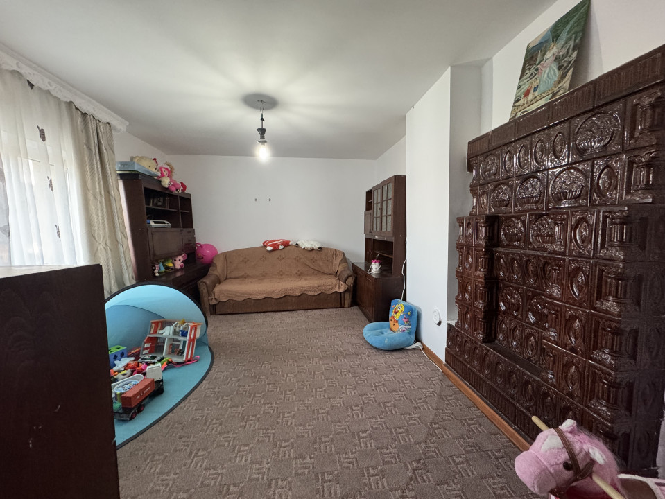 Apartament cu 3 camere calduros, decomandat, 72mp, cu beci si view panoramic