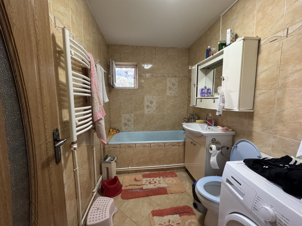 Apartament cu 3 camere calduros, decomandat, 72mp, cu beci si view panoramic