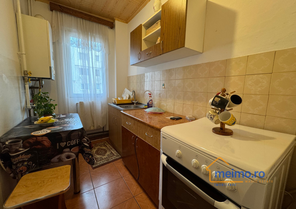 Apartament cu trei camere langa Liceul Spiru Haret, 50mp