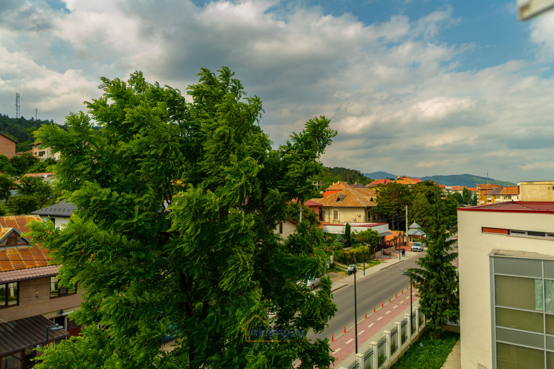 Bloc E11, 2 camere, balcon, si vedere spre apus - pe langa Biserica Sf. Gheorghe