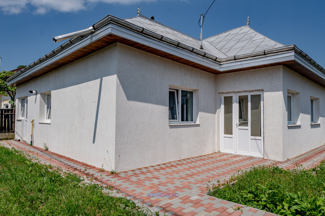 Casă renovată, spațiu pentru familie și grădină - Moinesti