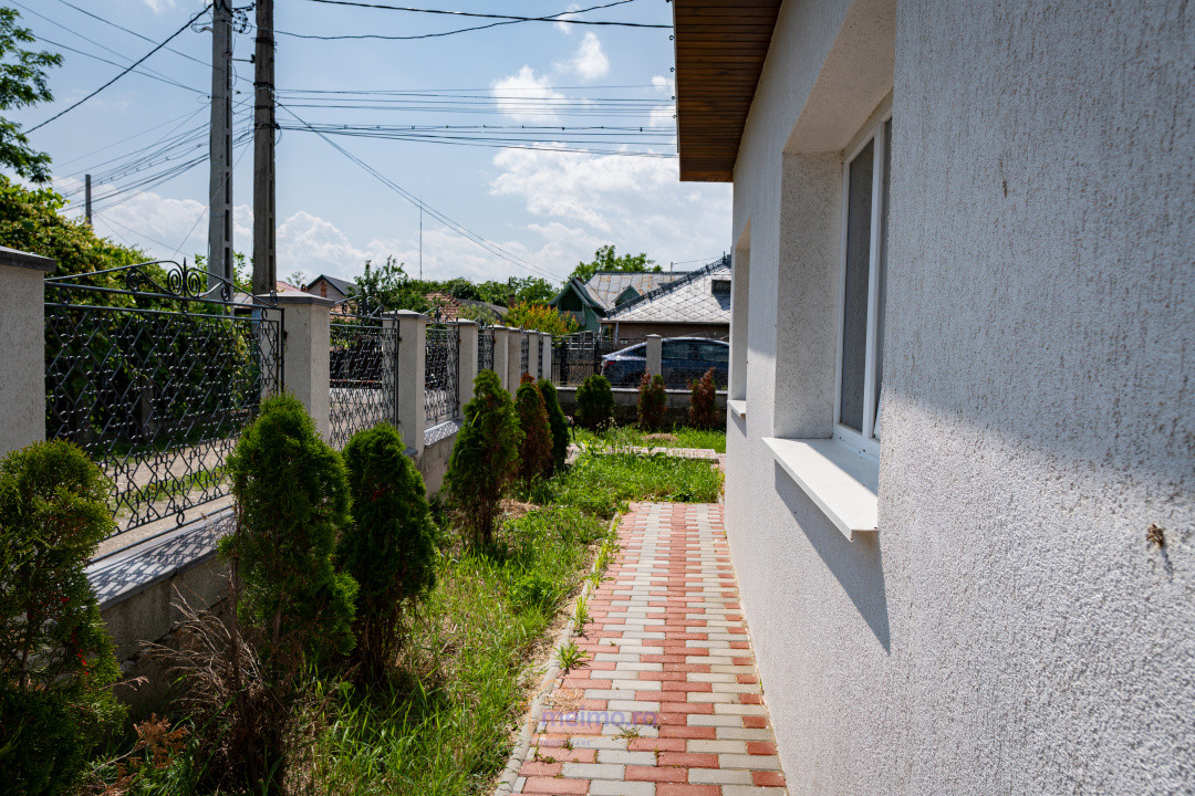 Casă renovată, spațiu pentru familie și grădină - Moinesti