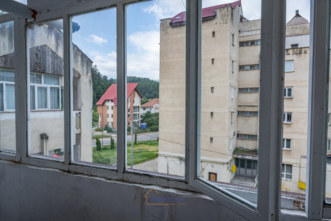 🏡 Apartament decomandat cu 3 camere – Comănești, str. Gârlei, etaj 3/4