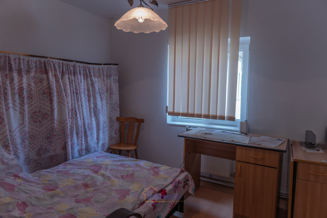 🏡 Apartament decomandat cu 3 camere – Comănești, str. Gârlei, etaj 3/4