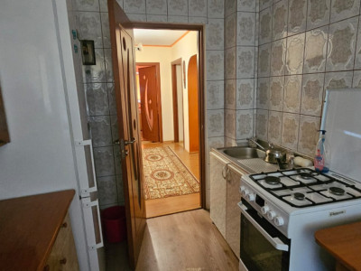 Apartament 3 camere de inchiriat, cartier Zavoi!