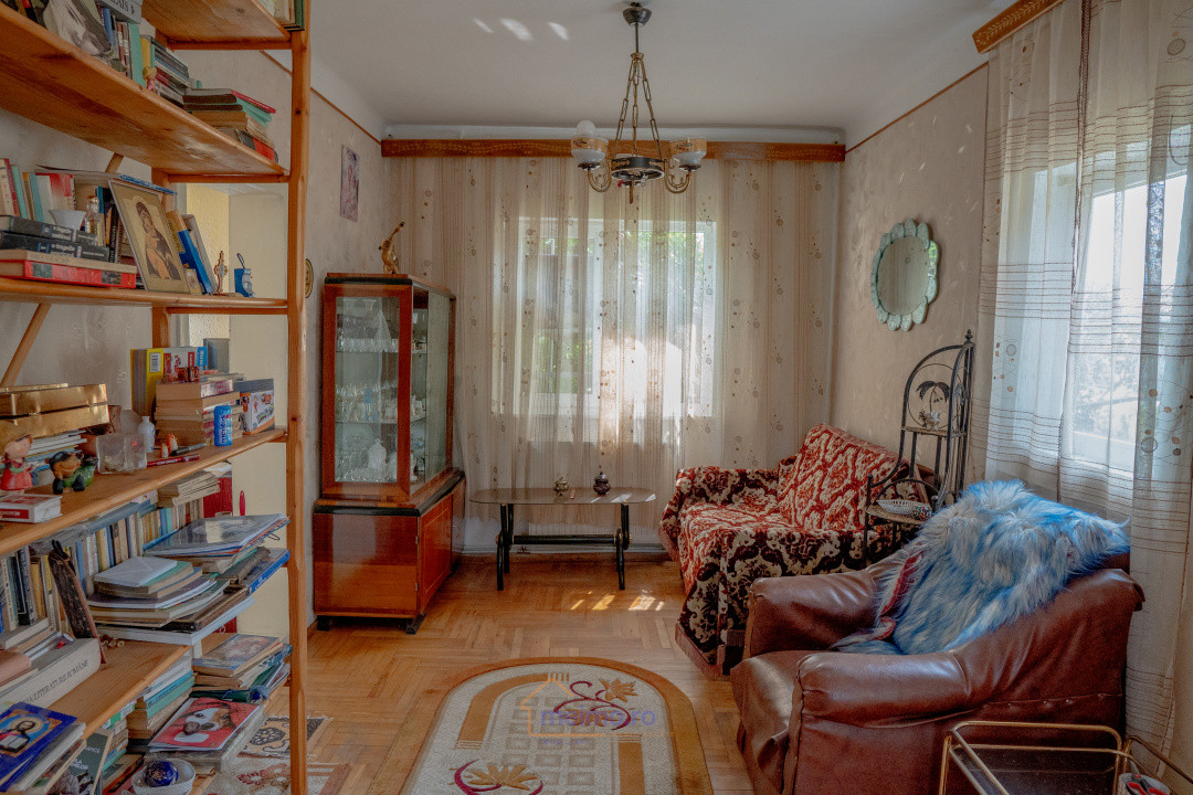 O casă, un teren, mai multe opțiuni – Comănești, Str. Moldovei